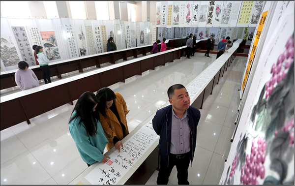 笔墨酣畅 尽抒爱国情怀(图1) 笔墨酣畅 尽抒爱国情怀(图1)