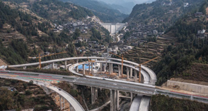 贵州：雷榕高速建设有序推进