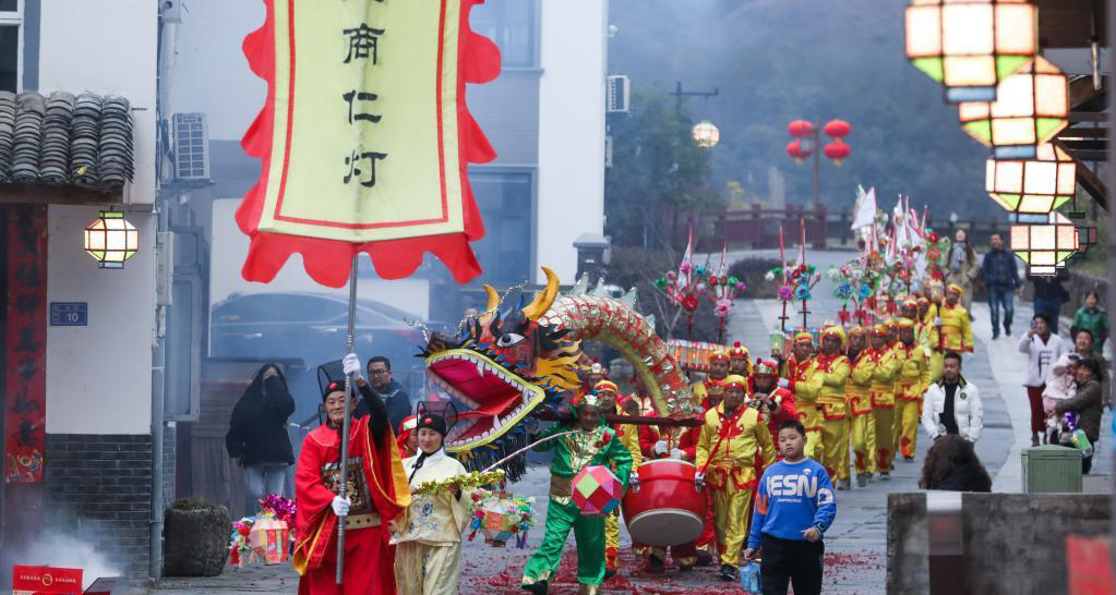 山乡村落非遗花灯“迎元宵”