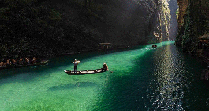 湖北鹤峰：秋日峡谷景如画