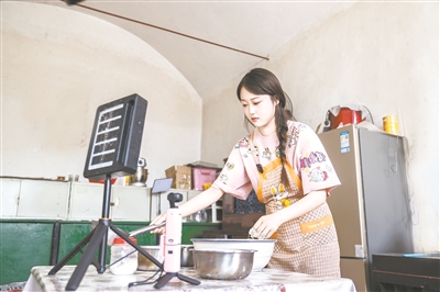 灶台炊烟映乡愁